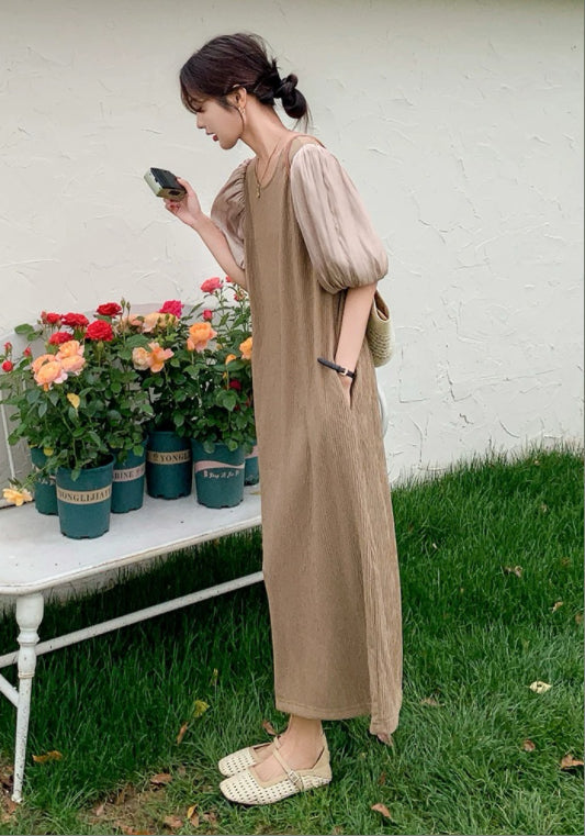 咖色泡泡袖連衣裙