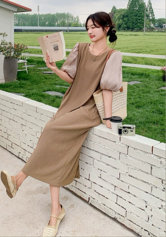 咖色泡泡袖連衣裙