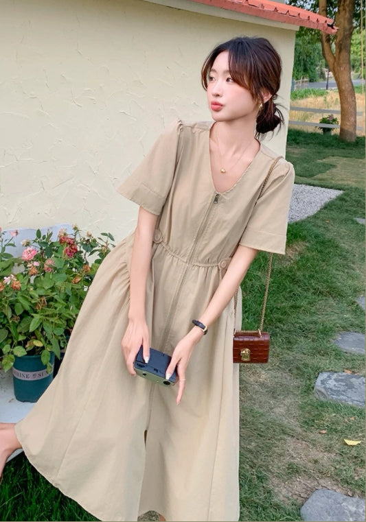 卡其拉鍊連衣裙
