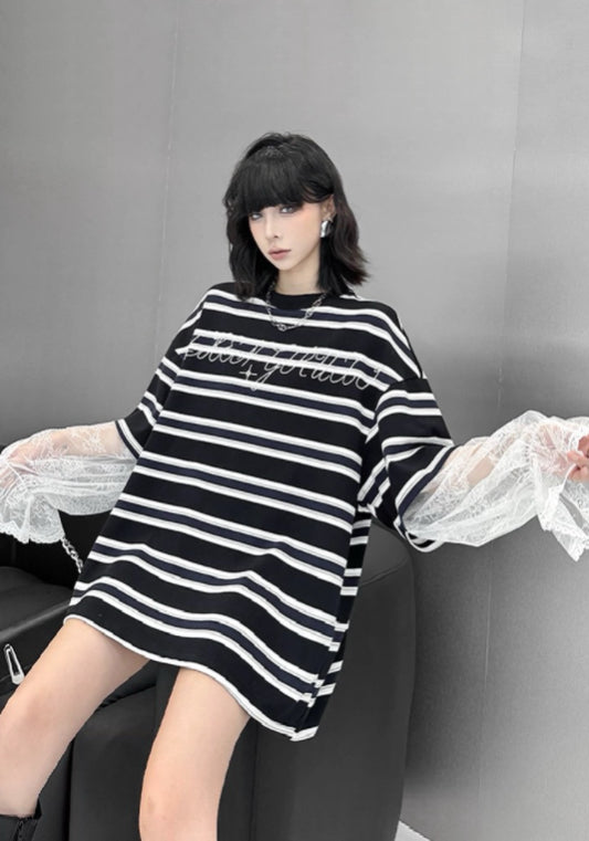 條紋蕾絲拼接上衣
